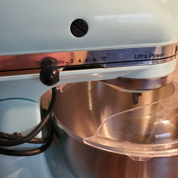 Kitchen Aid 4.5 Quarts Stand Mixer with Attachments - Picture 3 of 9